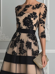 Eugénie | Vestido Midi de Encaje Negro con Corte en A