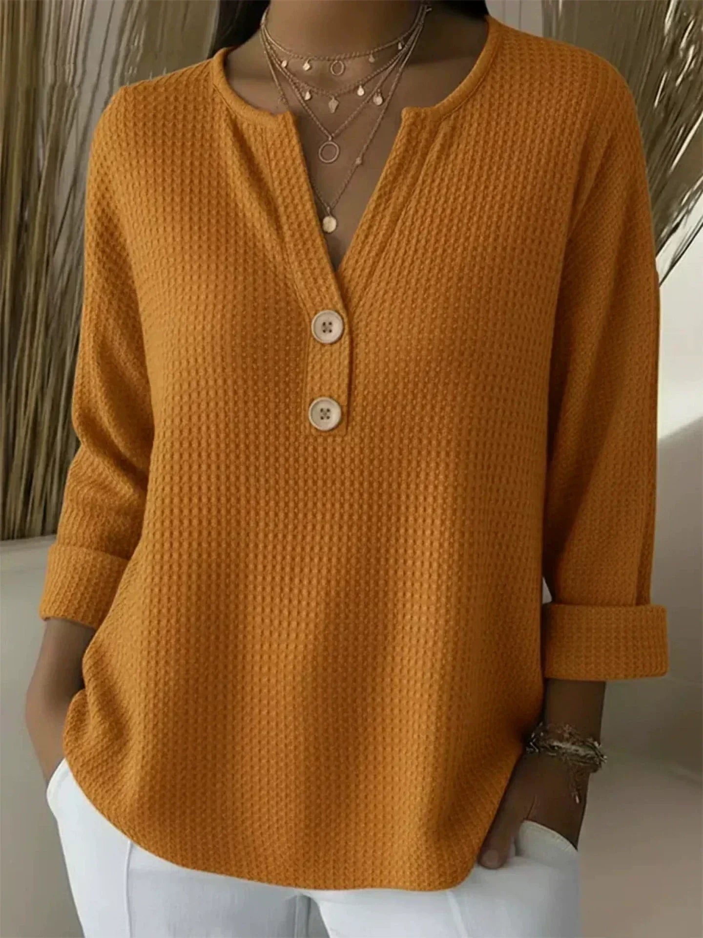 Elena | Camiseta Henley Gofrada con Botones