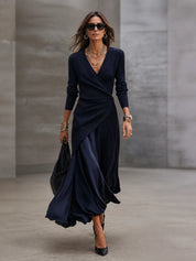 Giulia | Vestido Maxi Asimétrico con Escote en V y Paneles de Satén Azul Marino