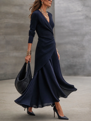 Giulia | Vestido Maxi Asimétrico con Escote en V y Paneles de Satén Azul Marino
