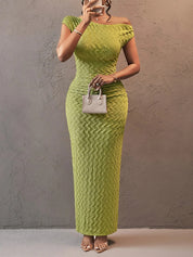 Elena | Vestido Maxi Texturizado con Escote Asimétrico y Manga Corta