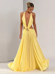 Valeria | Vestido Maxi Halter con Escote Profundo, Flecos y Abertura Frontal